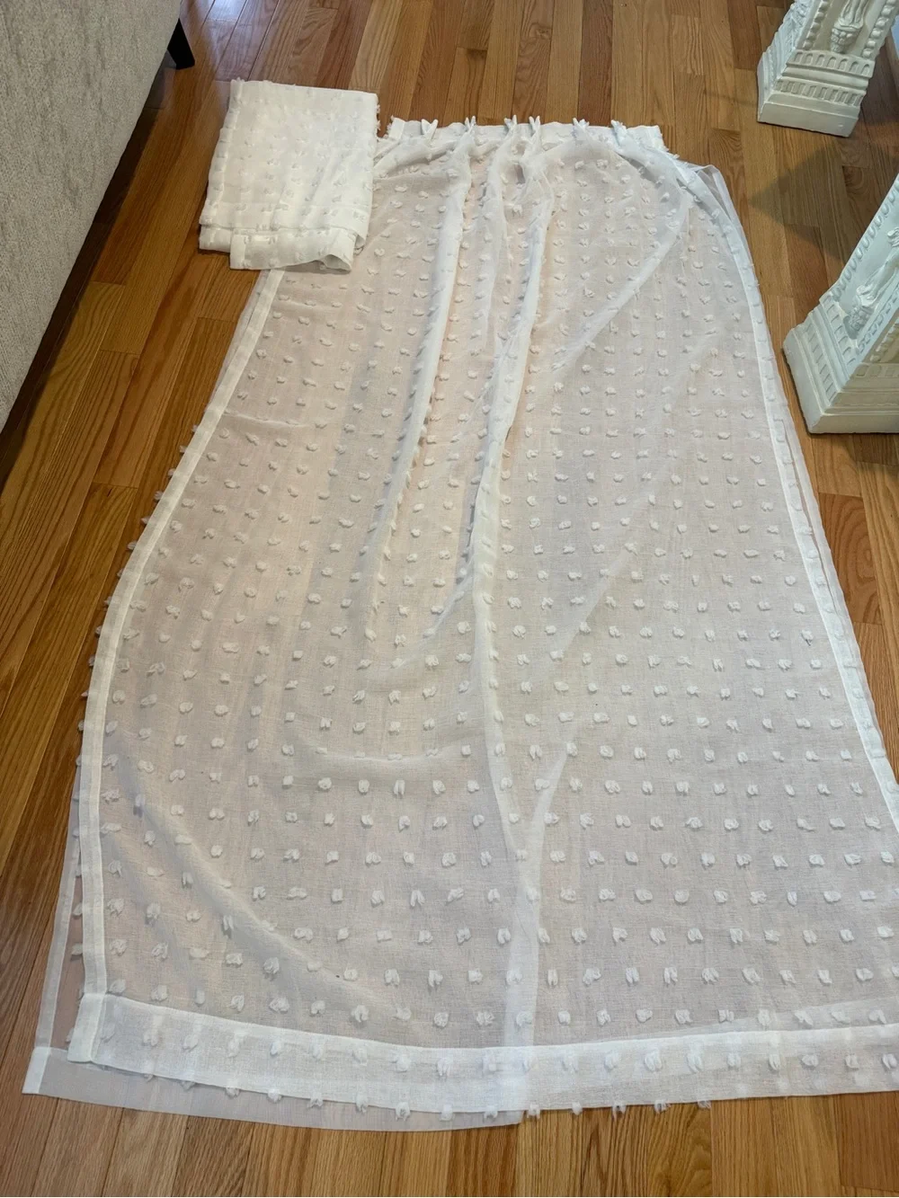 5 pieces Sheer Dot Textured Window Curtain Panel white color excellent condition